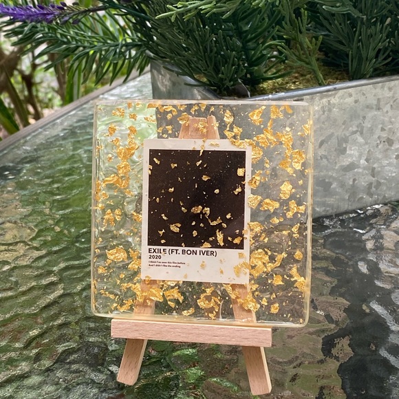 Taylor Swift Exile with Gold Flakes Resin Display Art & Mini Easel - Picture 9 of 14
